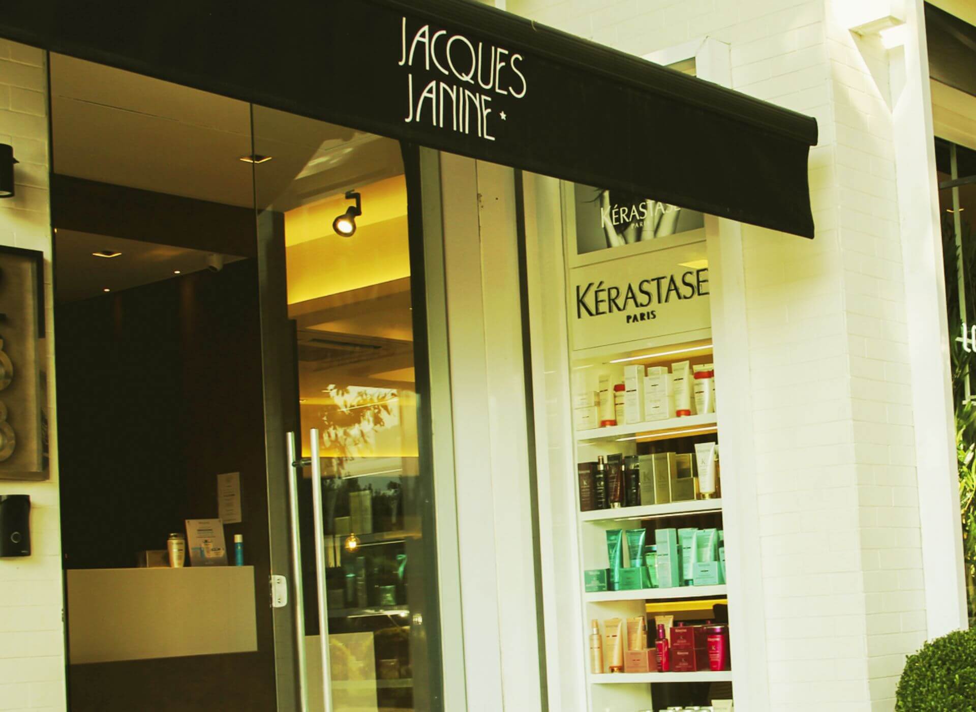 Fachada do salão Jacques Janine em Ipanema